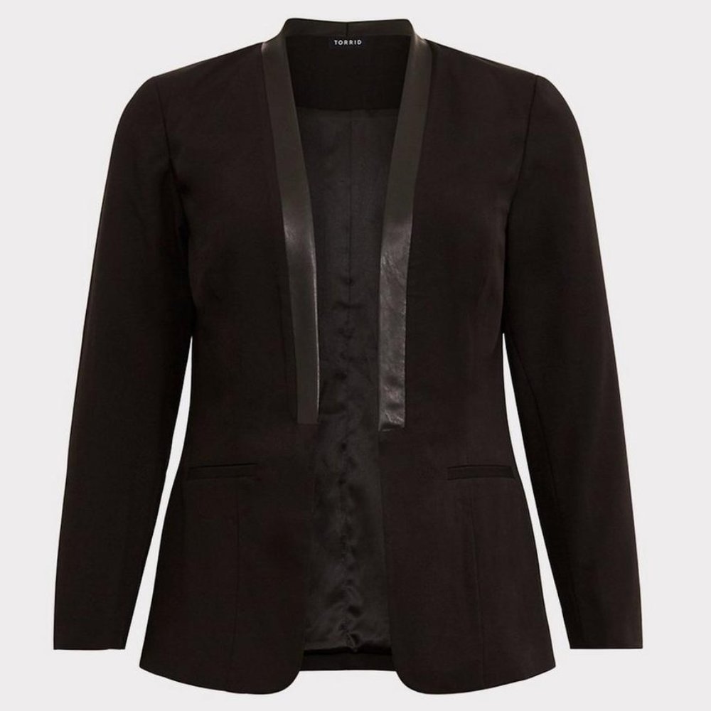 TORRID Studio Crepe Pu Trim Women's Blazer Size 3X 22-24 Discontinued